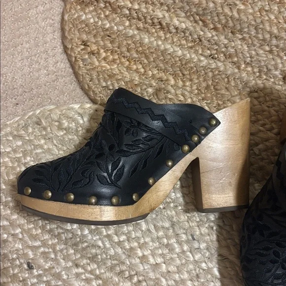 Ulla Johnson Black Floral Clogs with Wooden Heel - Picture 3 of 6